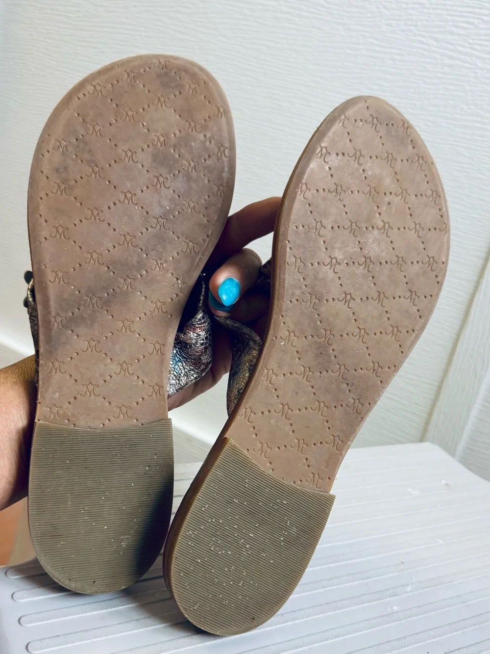 Johnston & Murphy Women's Metallic Floral Thong Sandals - Bronze